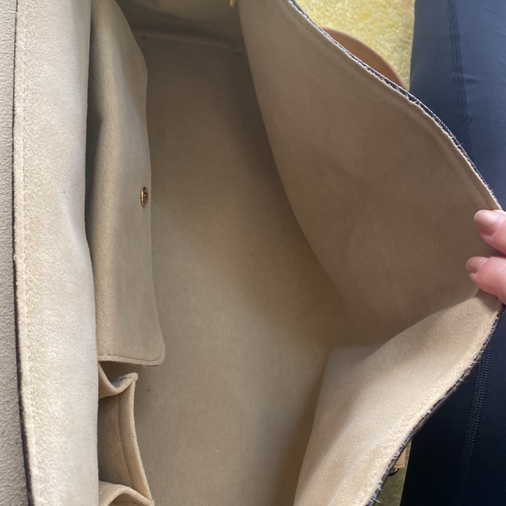 Louis Vuitton. Beverly Handbag GM - Picture 11 of 16